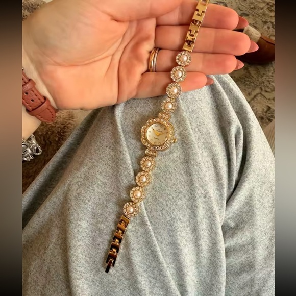 Vintage Floral Pearl & Rhinestone Gold Watch – Elegant Women’s Quartz main image 5